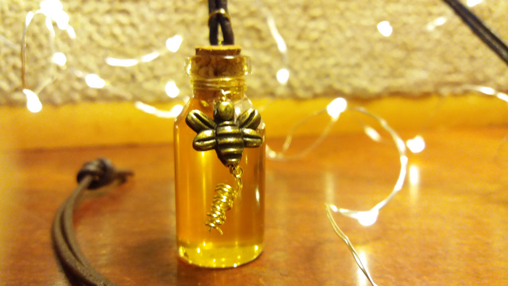 Honey jar clearance bee necklace