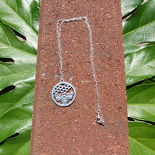 SILVER HONEYCOMB AND BEE PENDANT NECKLACE